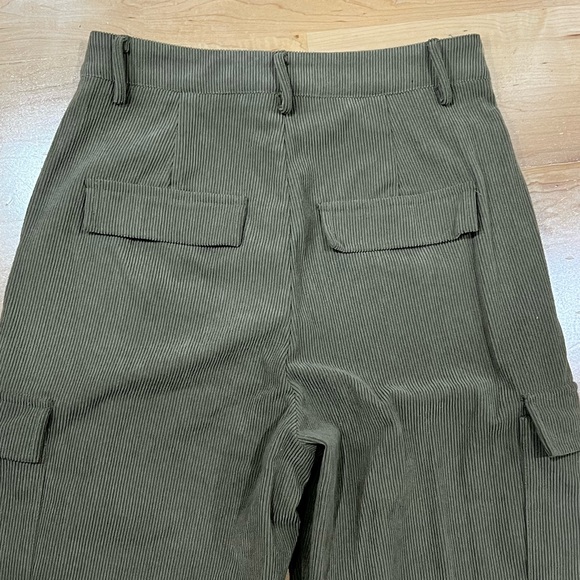 Corduroy Cropped Cargo Pants - Picture 4 of 4